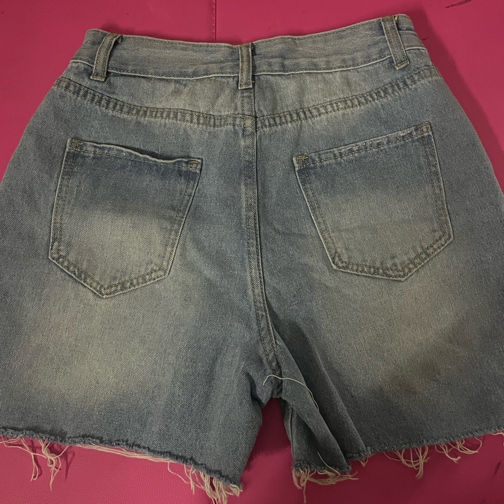 High waisted blue denim jorts